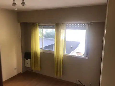 Luminoso y Cómodo Semipiso de 2 Ambientes en Lomas de Zamora