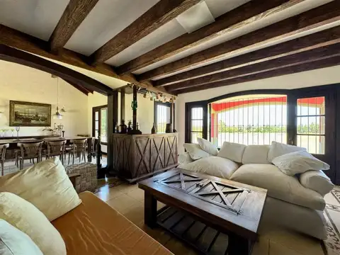 Casa 6 ambientes con 4 baños