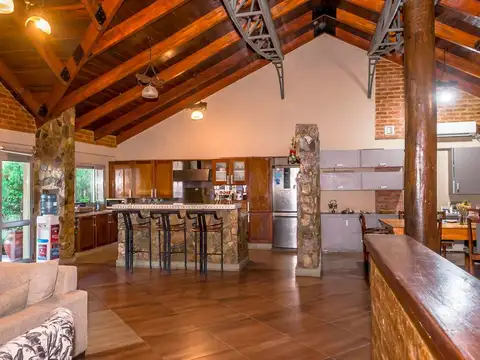 Casa 7 ambientes con 6 baños
