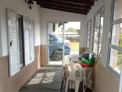 Casa 3 ambientes con 2 baños