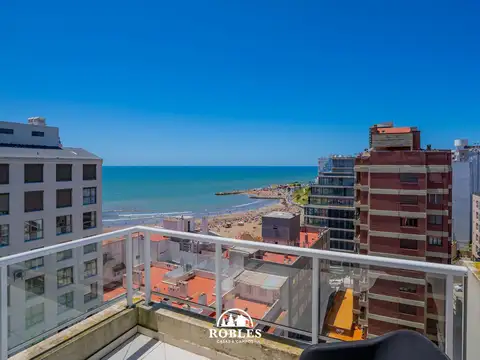 Importante piso con vista al mar, en moderno edificio.