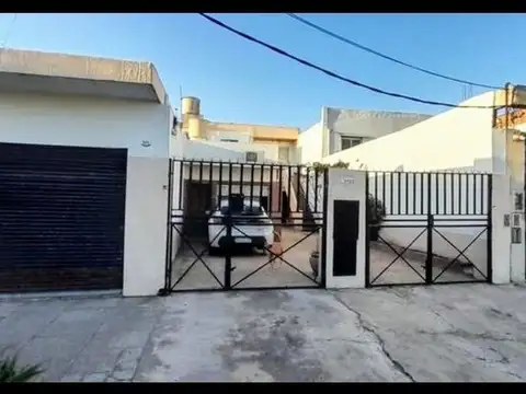 VENTA CASA MULTIFAMILIAR COCHERA PILETA