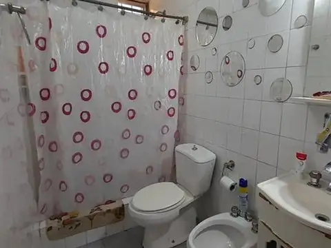 Casa 3 ambientes con 2 baños