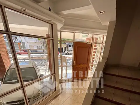 DEPARTAMENTO DE 1 DORMITORIO C/COCHERA EN ALQUILER, UBICADO EN ZONA PLAZA AZCUENAGA, LA PLATA