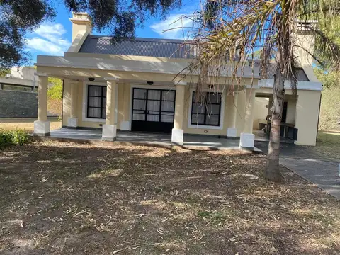 Hermosa Casa en Alquiler, Country La Bahia, Pueblo Esther!