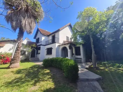 Casa en venta - 3 Dormitorios 3 Baños - City Bell