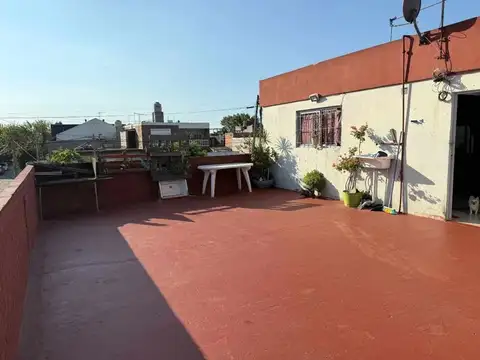VENTA CASA EN PABLO PODESTA CON LOCAL