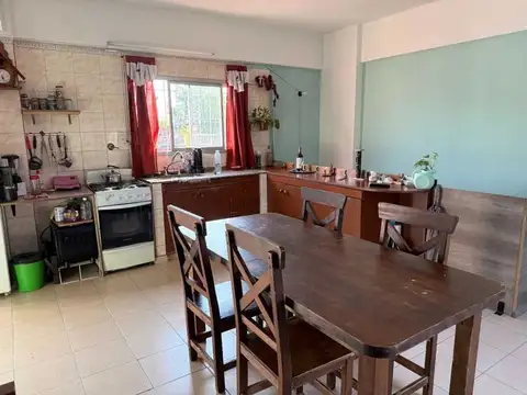 VENTA CASA EN PABLO PODESTA CON LOCAL