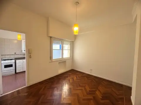 Venta departamento de 2 ambientes luminoso y funcional en Almagro