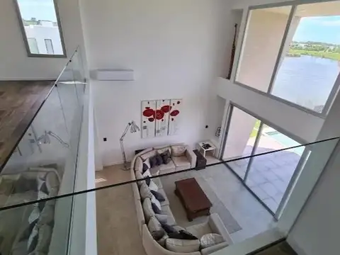 Casa 4 ambientes con 4 baños