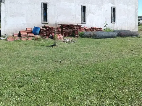 Casa quinta venta LA PLATA ruta 2 jardin galería parrilla  pileta lote 3700 mts Galpón