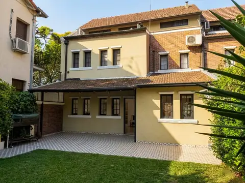 CASA TRIPLEX 5 AMBIENTES VENTA HURLINGHAM COCHERA
