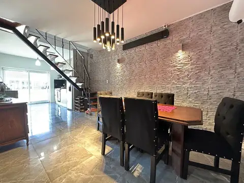 Casa 5 ambientes con 3 baños