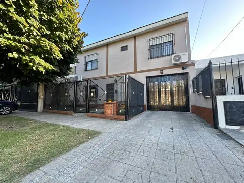 VENTA CASA 5 AMB C/PATIO PILETA Y GARAGE - BURZACO