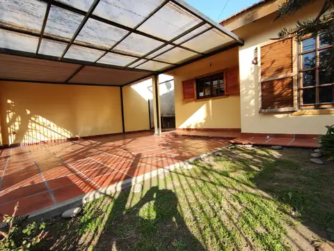 Casa 4 ambientes con 1 baño