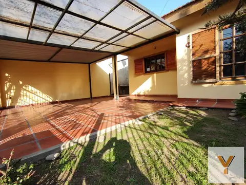 Casa 4 ambientes con 1 baño