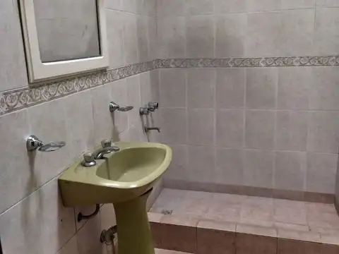 Casa en venta - 3 Dormitorios 1 Baño - Cocheras - 263Mts2 - Alcorta, Moreno