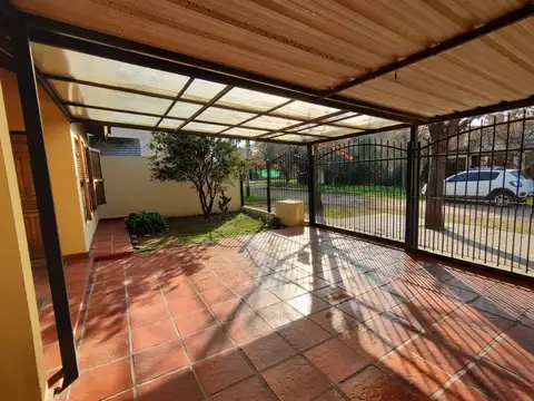 Casa en Venta con 2 cocheras