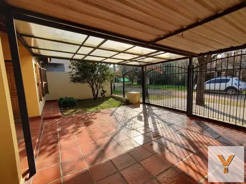 Casa en Venta con 2 cocheras