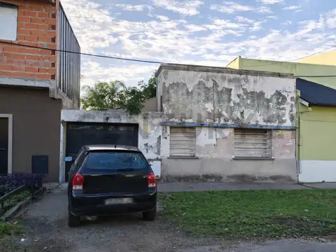 68 e/ 140 y 141 - OPORTUNIDAD - PH 2 dormitorios A REFACCIONAR! EN VENTA -