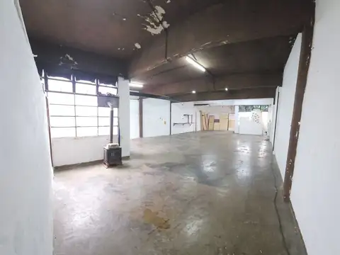 Todo en Primer Piso Galpon sin Columnas con Vivienda 3 Ambientes 1 Piso Patio y Terraza