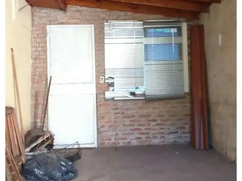 Casa 2dormit. Liv-Comed. Cocina gde Lav.Gje Cubierto Ptio Fdo quincho -Gran Jardin al frente