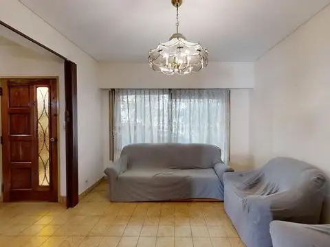 Casa en Alquiler con 2 cocheras