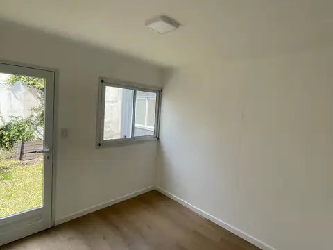 Oficina en Alquiler en Funes, $ 300.000