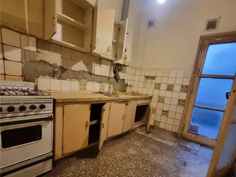 Humberto 1 800, Piso 1