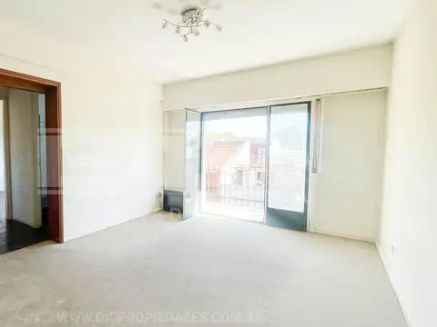 Tomas A. Le Bretón  al 4300,  Entre Donado y Mariano Acha