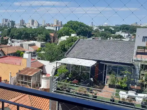 Departamento de 3 ambientes muy luminoso con balcon al frente.