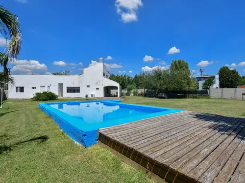 CASA VENTA CITY BELL 4 DORMITORIOS PILETA PARQUE