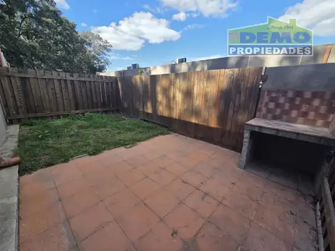 Casa en Alquiler con 1 cochera