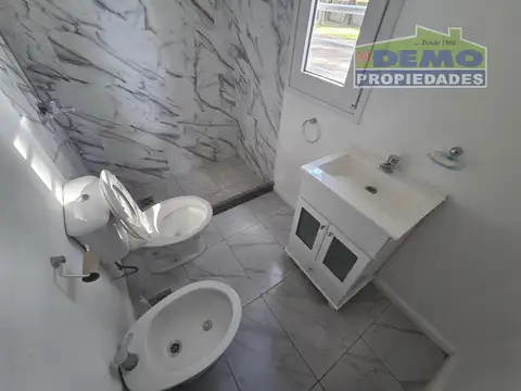 Casa 2 ambientes con 1 baño