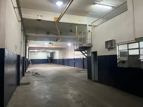 Galpón Premium Con Oficinas En Lanús, Dueño Directo! Entrada Camión, Doble Altura , Baños / Vestuarios, Oficinas Excelente Ubicación Elec. Trifásica Y Cloacas! Zona Comercial / Industrial!