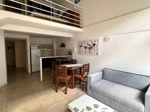 Departamento en duplex de 2 ambientes en Belgrano con balcón. baño y toil