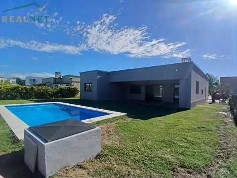 Casa en Venta con 4 cocheras