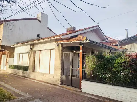 Casa en alquiler temporario - 3 Dormitorios 2 Baños - Miramar