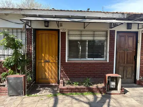 PH dos ambientes, con patio, en venta. Ituzaingó sur.