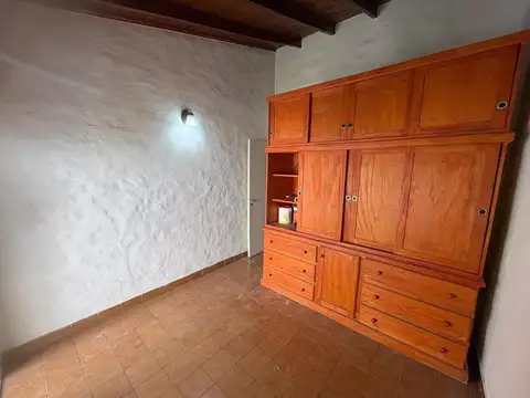 PH dos ambientes, con patio, en venta. Ituzaingó sur.