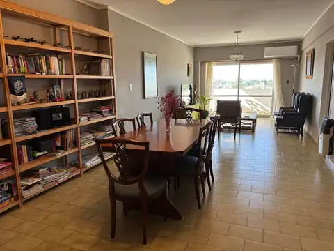 VENTA / DEPARTAMENTO / 4 DORM / CENTRICO / RAFAELA