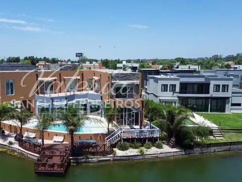 Casa 5 ambientes con 3 baños