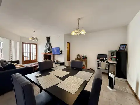 2 casas al precio de 1 en  b° maipu 1ra