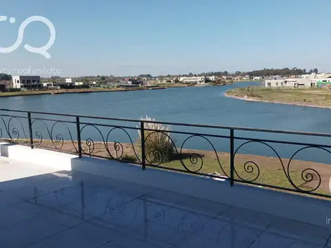 Casa 5 ambientes con 4 baños