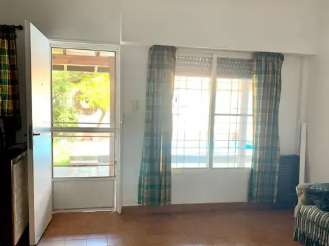 VENTA CASA 4 AMBIENTES PILETA GARAGE PARRILLA VILLA LIBERTAD
