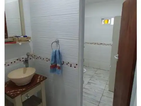 Casa De 3 Dormitorios (96 M2)   Local Comercial (114 M2) - Excelente Estado