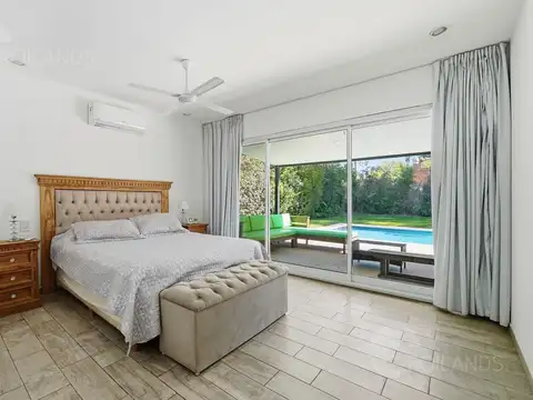 OPORTUNIDAD - CASA 5 AMB CON PISCINA EN C.C. "LA PEREGRINA"