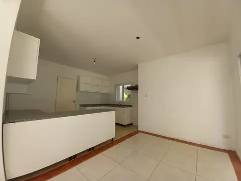 Casa 6 ambientes con 5 baños