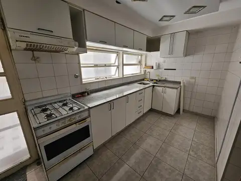 Depto Tipo Casa en Alquiler de 4 ambientes