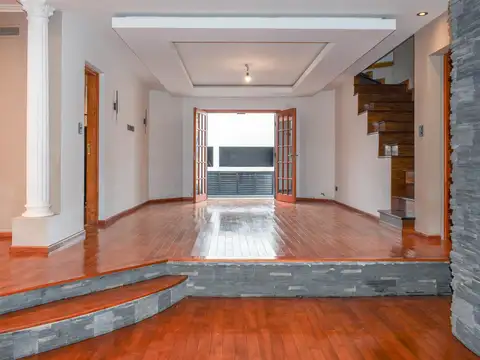 Casa 6 ambientes con 3 baños